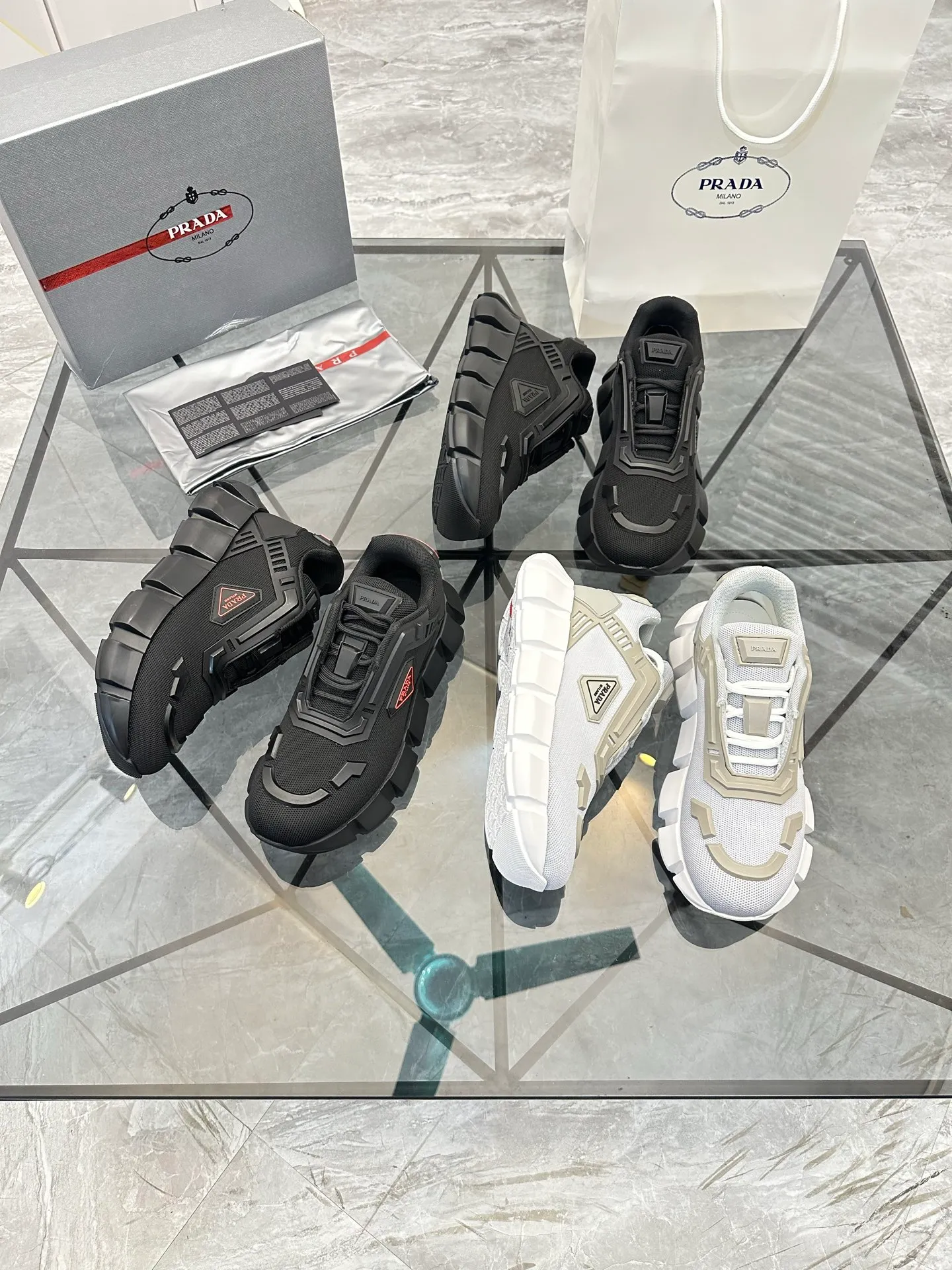 Men's shoes for sale 💰: 💰P580¥ High-end top quality Product trademark: Prada *"Prada*" low-top casual shoes Regular size: 38-45 (can be customized to 46) Product materials: imported breathable fly weave upper, professional glue-making process, breathable lining, cowhide foot pads, original ultra-light foam outsole. No.: 001